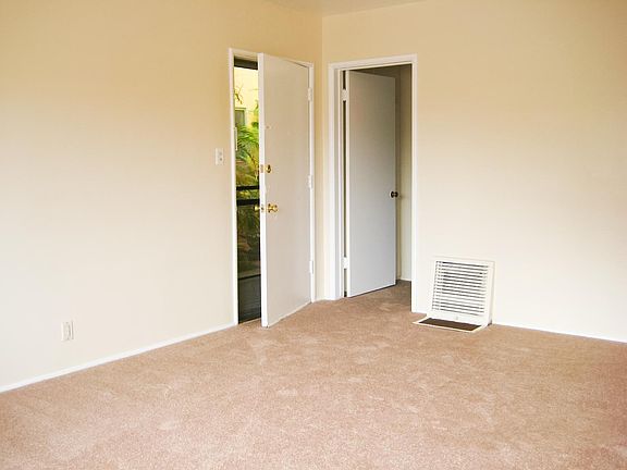 5th image of 219 Esperanza Ave APT 2
