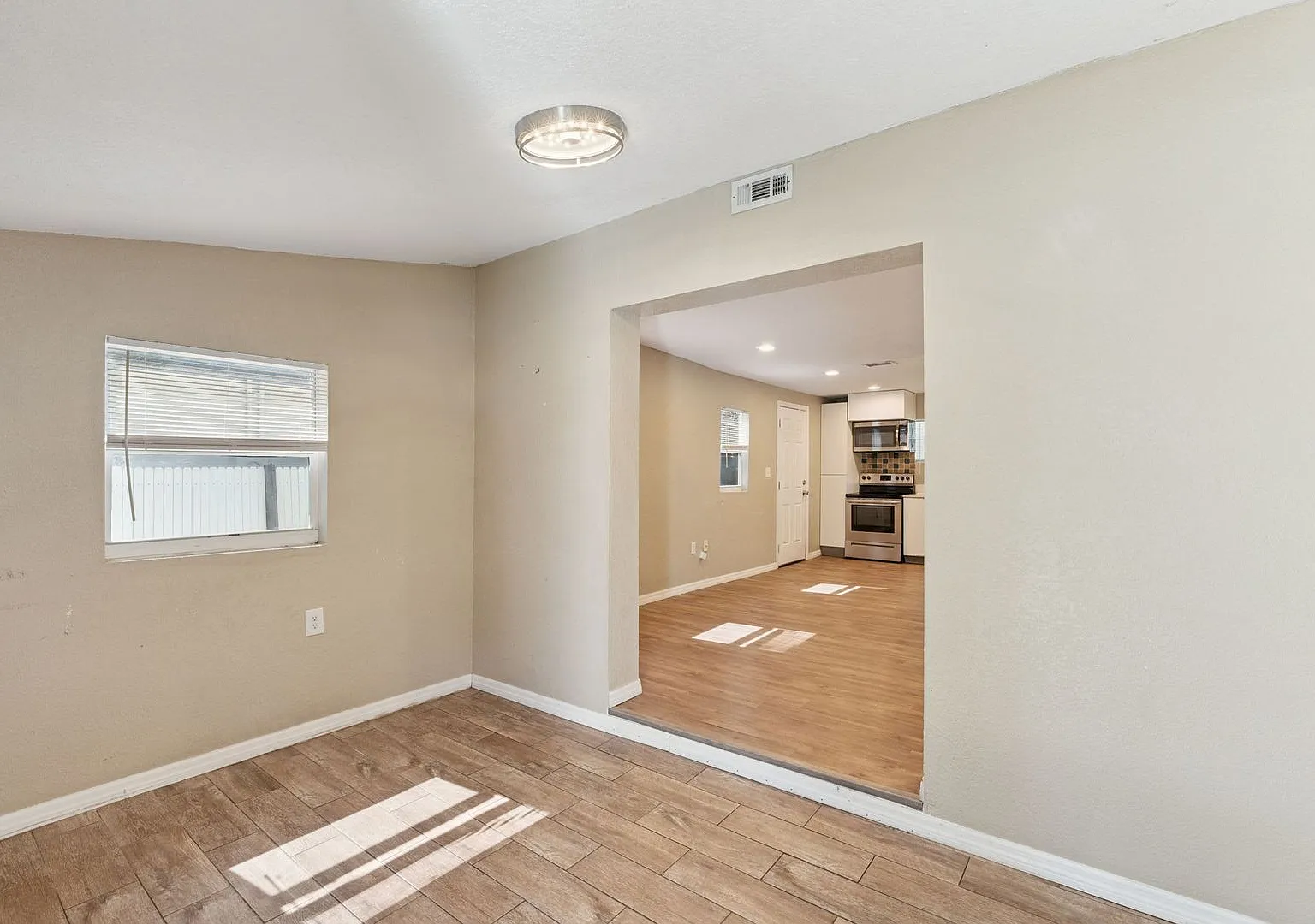 Move In Special 300 Off First Month Rent If You Move In By October 1! — Photo 4