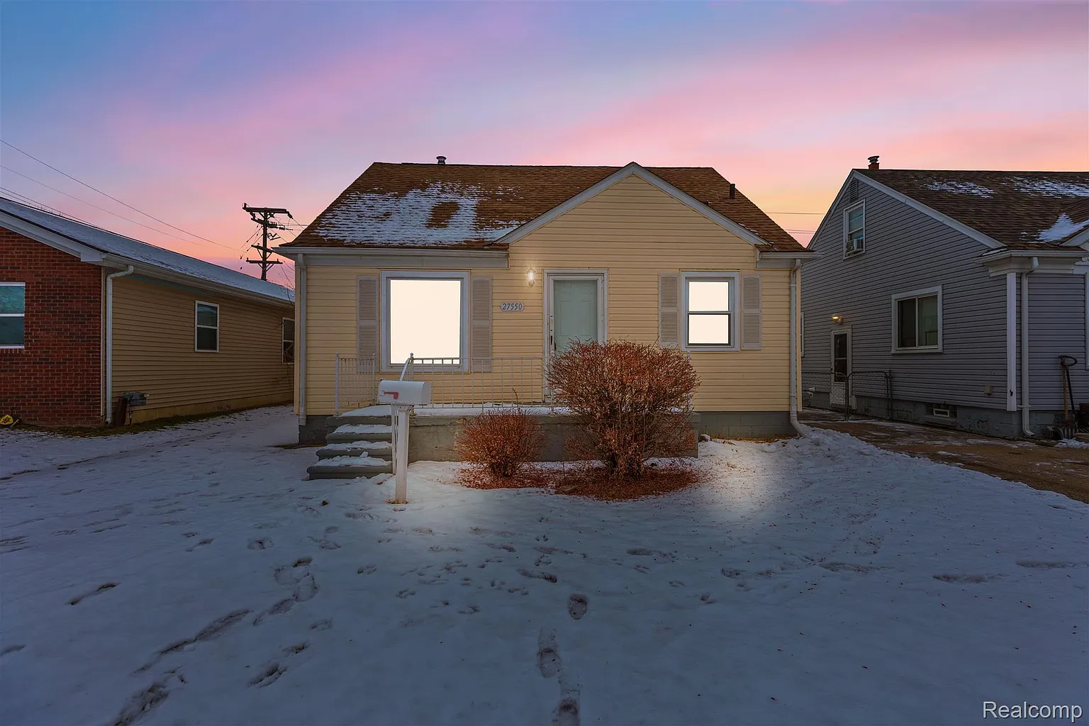 27550 Garfield St photo 1