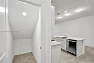 3 bed, 1627 sqft, $4,300 — Photo 4