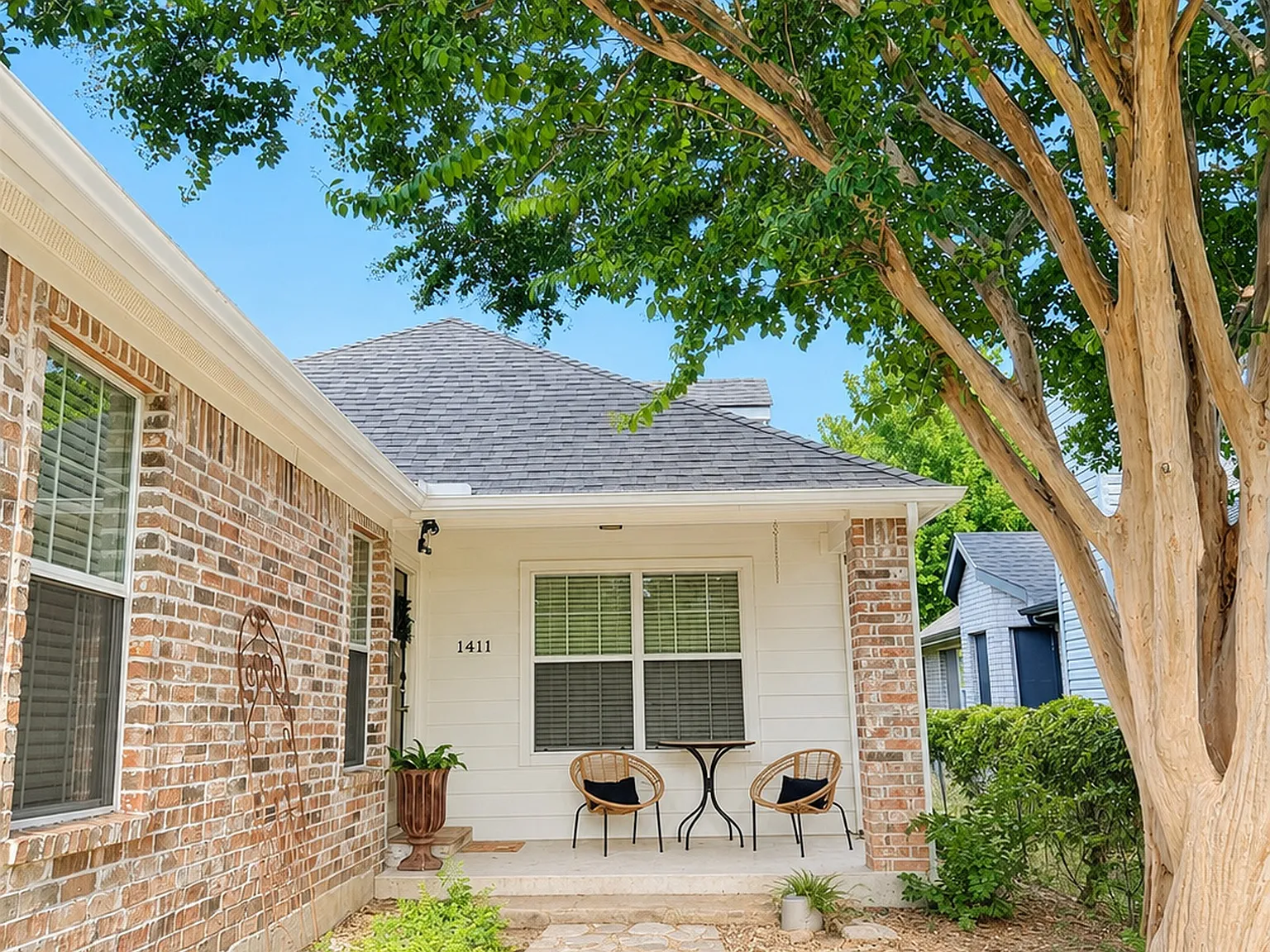 3 bed, 1177 sqft, $2,600 — Photo 1
