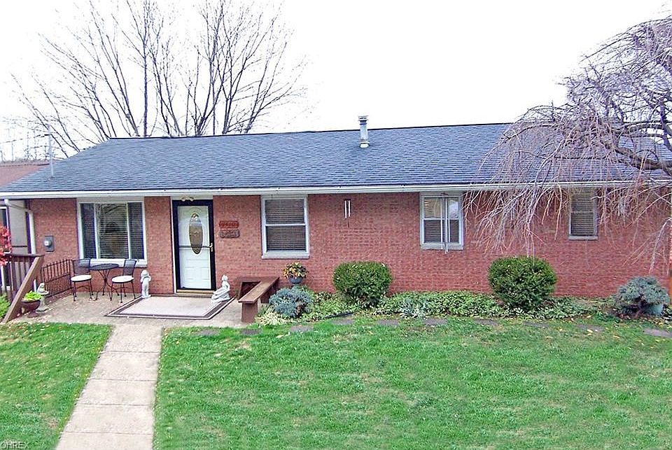 Welcome to 1410 10th Street in Vienna, WV - this is a beautiful 3 bedroom, 2.5 bath brick ranch...