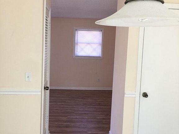3rd image of 341 Oak Dr