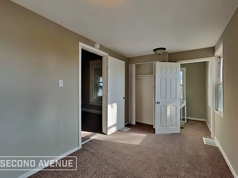 1967 Parallel Ave — Photo 12