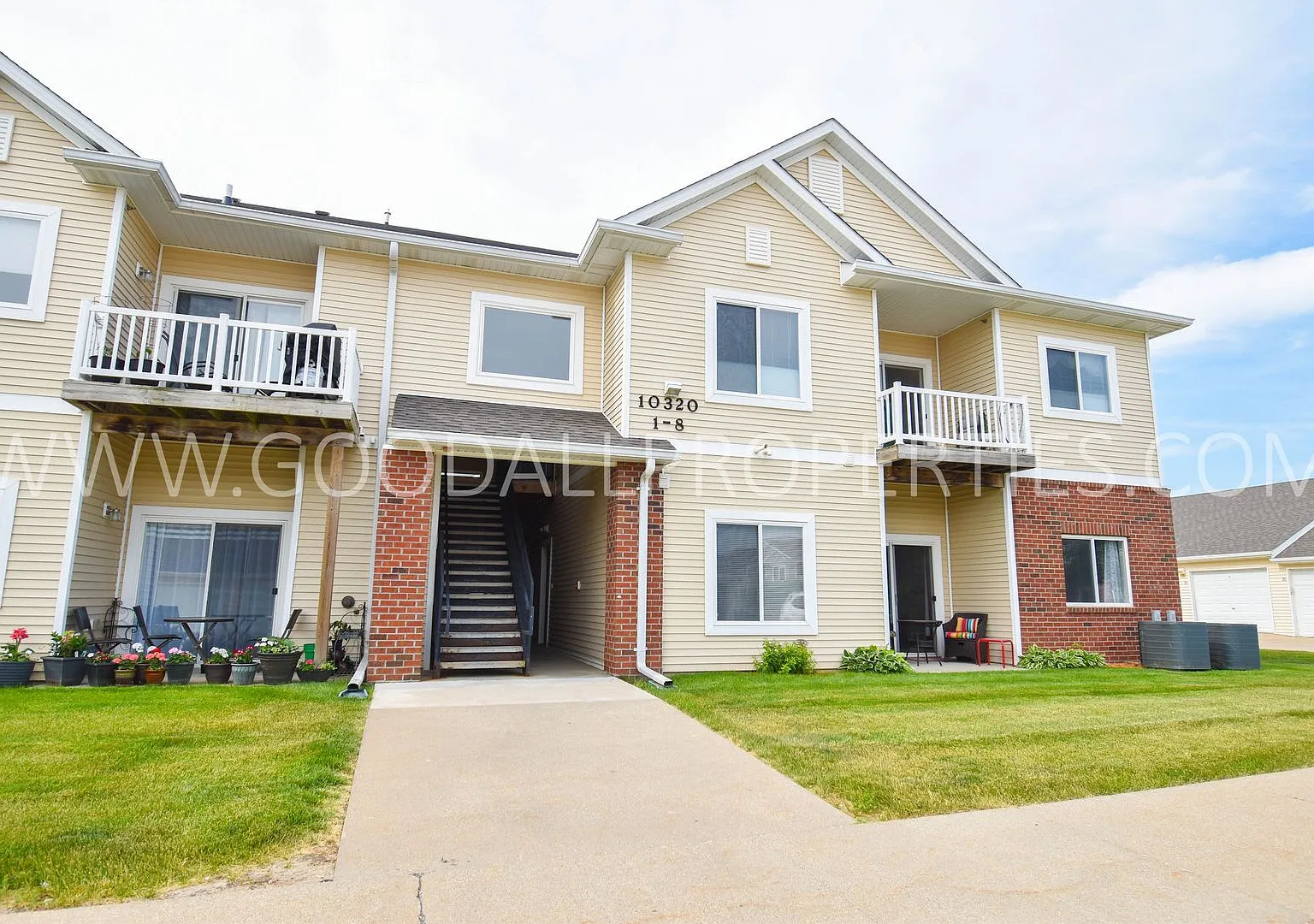 Welcome to this affordable 2-Bedroom, 2-Bath Condo in Johnston with Detached 1-Car Garage. — Photo 1
