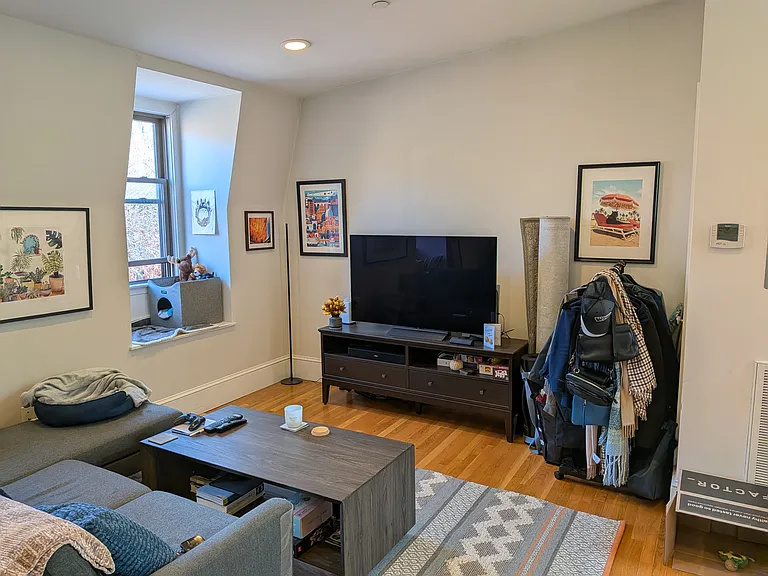 87 3rd St — Photo 3