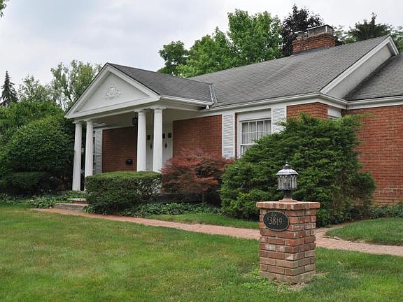 3rd image of 3819 Hillview Dr