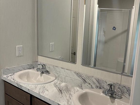 4th image of 58 Cherokee Dr