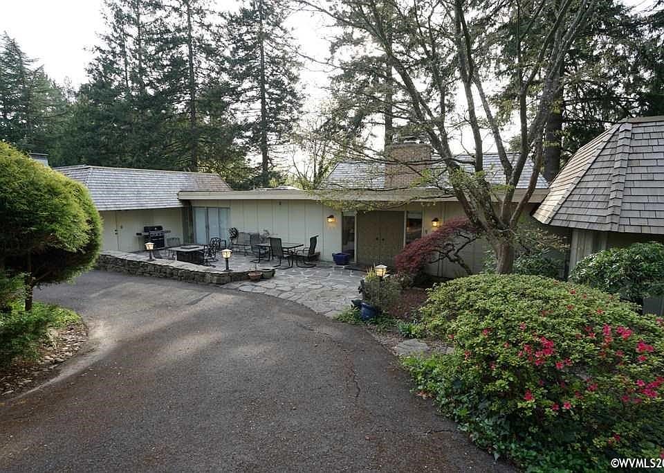 2nd image of 3115 Elderberry Dr S