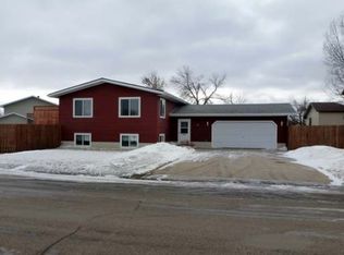 101 12th St NW, Beulah, ND 58523