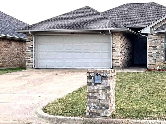3rd image of 920 Meadow Cir S
