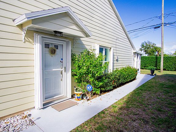 4th image of 2537 SE Tropical East Circle E
