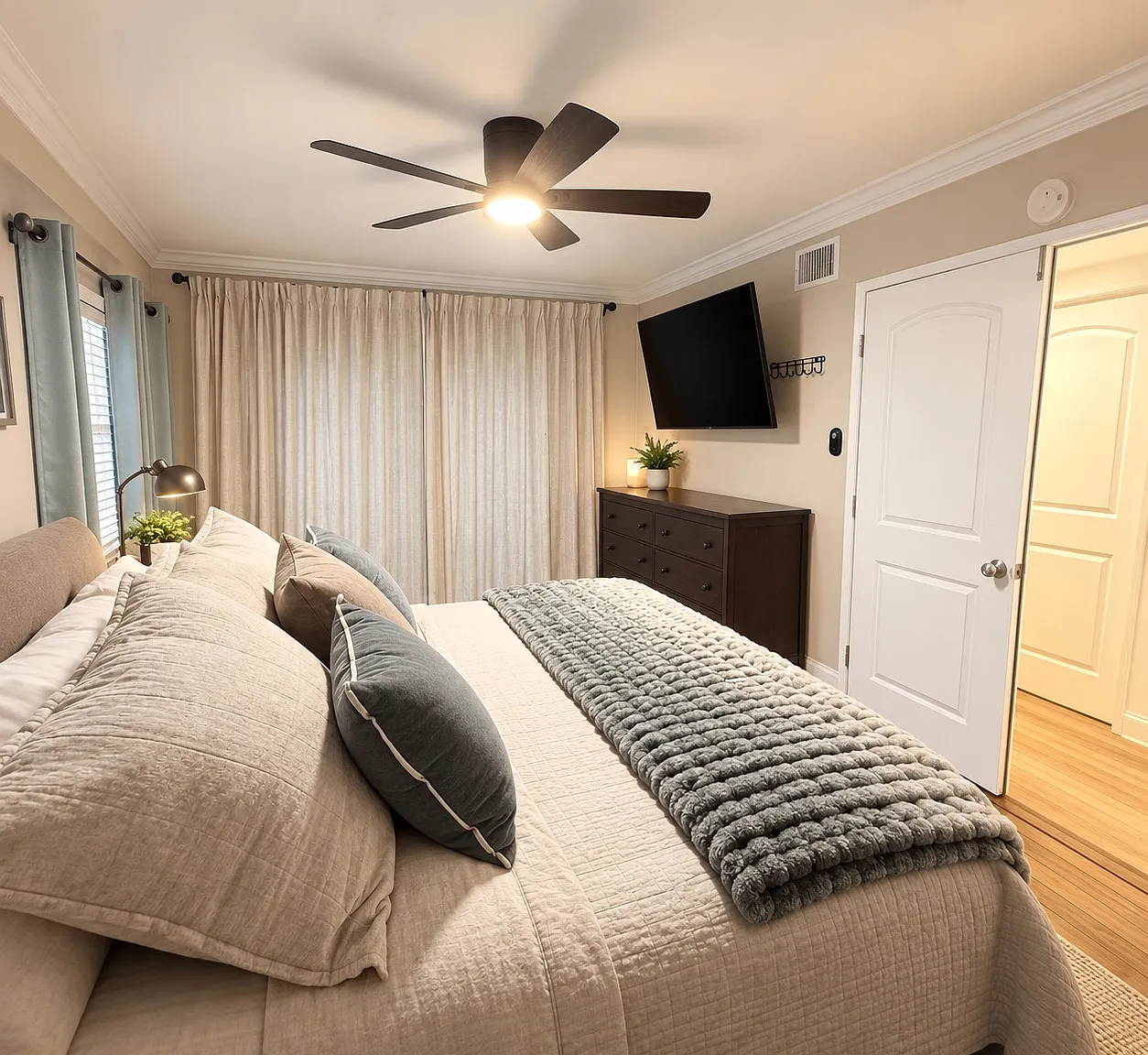 4 bed, 1700 sqft, $6,000 — Photo 3