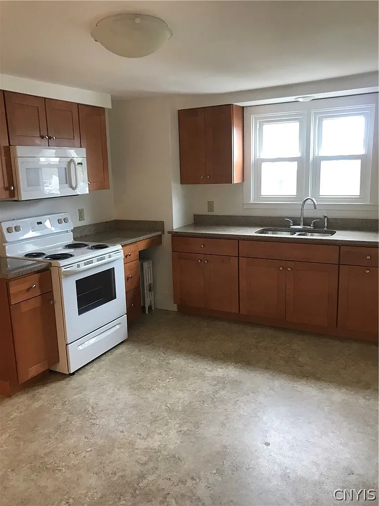2 bed, 1.0 bath, 5688 sqft, $1,600 — Photo 3