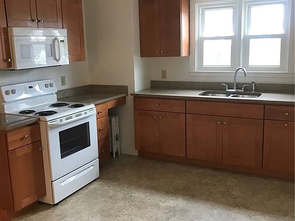3rd image of 44 Westmoreland St