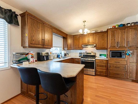 3rd image of 2 E Honeysuckle Rd N