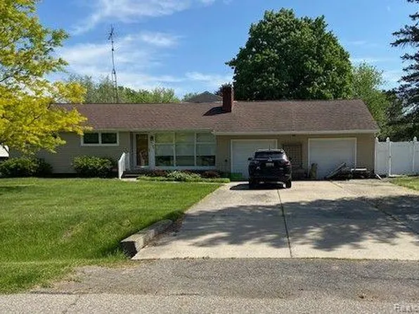 4360 Woodrow Ave, Burton, MI 48509