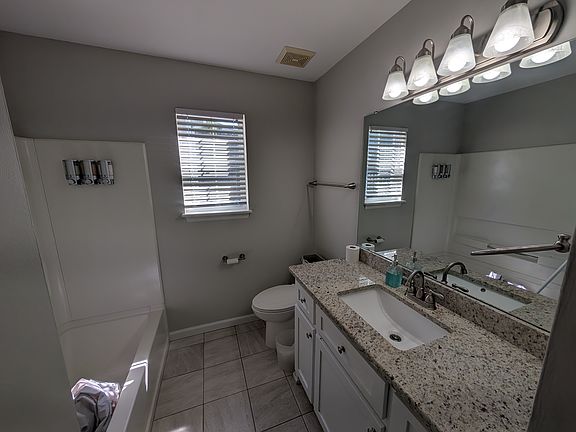 4th image of 1029 Mills St