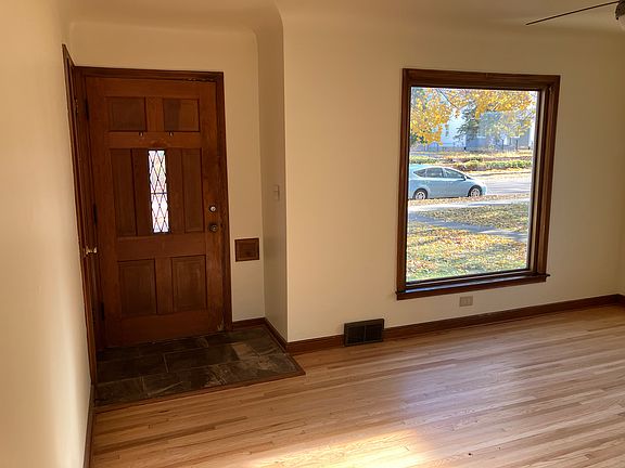 3rd image of 5636 43rd Ave S