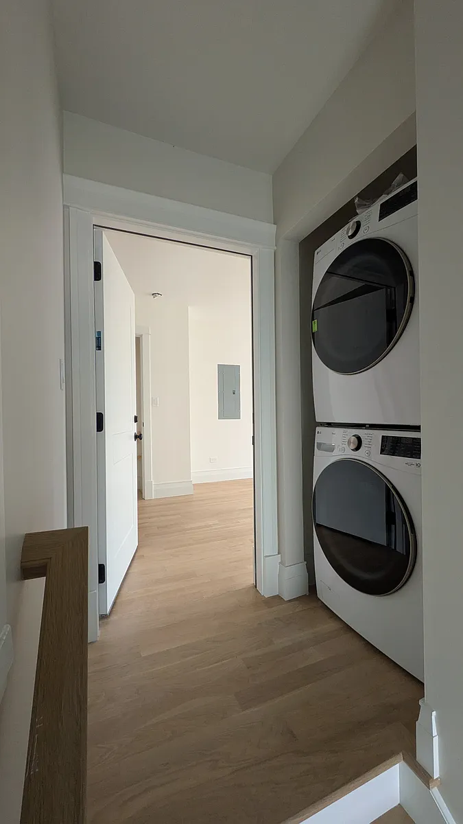 2F Laundry - 34 Franklin Ave #2