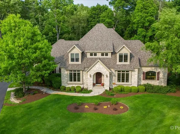 24881 N Black Walnut Ter, Cary, IL 60013