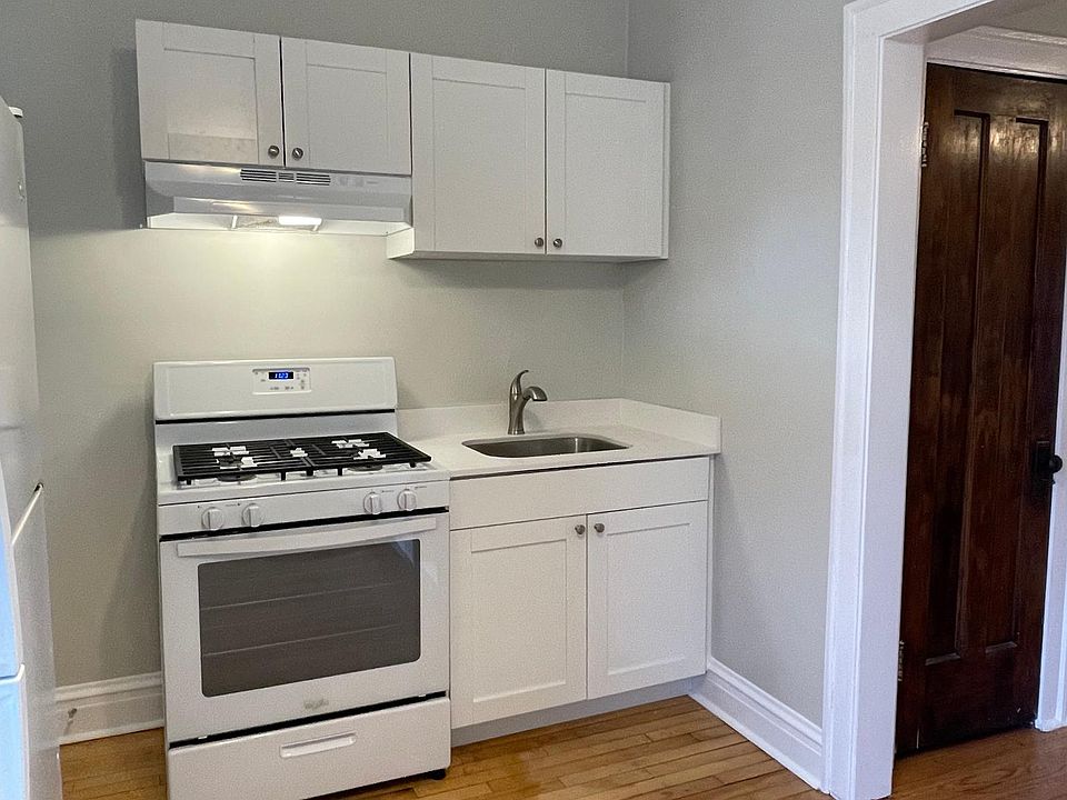 1st image of 4054 N Marmora Ave #1S