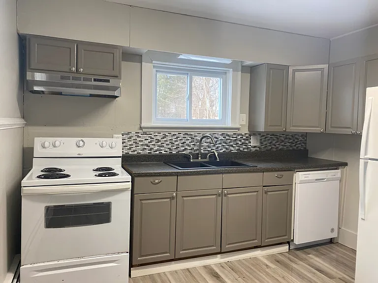 142 N Mechanic St — Photo 1