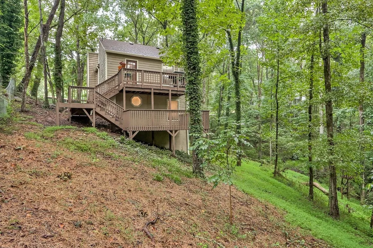 Building Photo - 428 Riverlake Ct