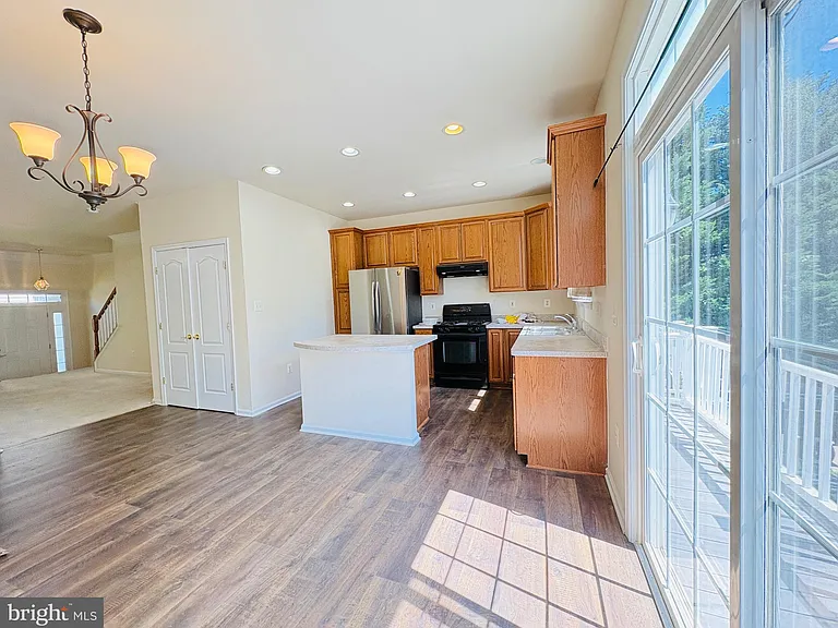 4651 Carisbrooke Ln — Photo 4