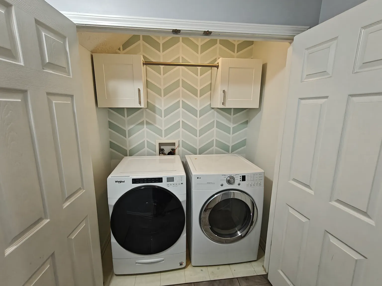 4 bed, 3.5 bath, 2130 sqft, $2,200 — Photo 3