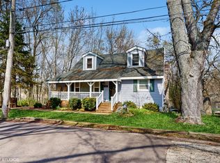 104 Channel Dr, Port Barrington, IL 60010