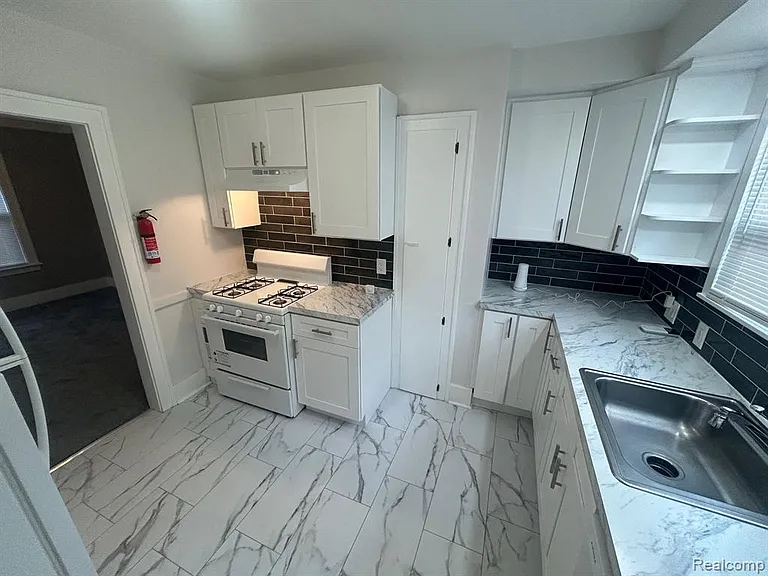 14716 Archdale St #1 — Photo 18