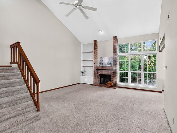 3rd image of 6456 Miramar Ct