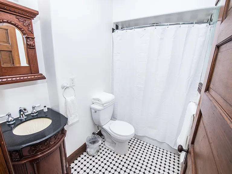 218 Ash St #218 — Photo 7