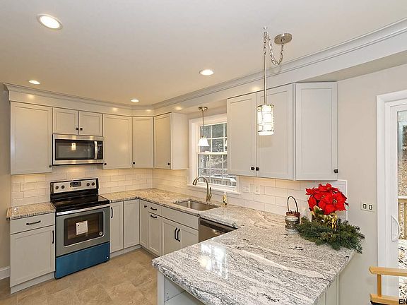 5th image of 45 Blue Spruce Ln