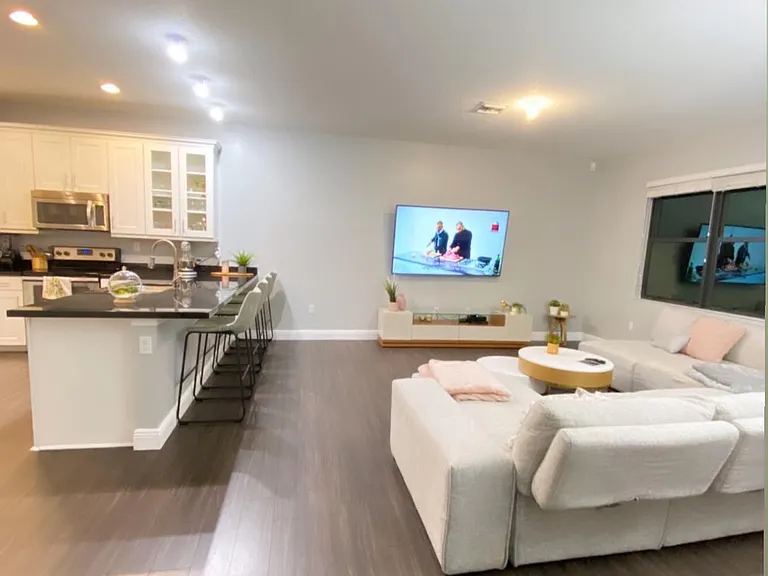 19103 NE 8th Ct — Photo 3