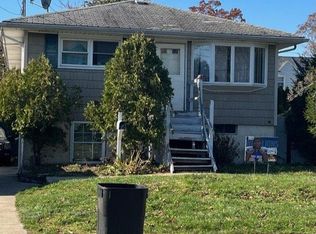 625 Myrtle Ave, West Islip, NY 11795