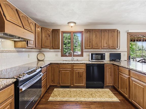 5th image of 4 High Ridge Dr