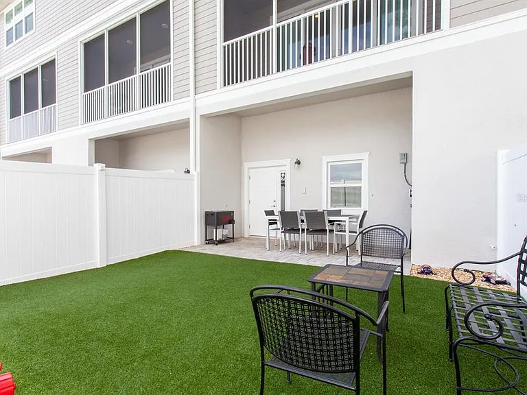 1273 Savona Dr NE — Photo 2