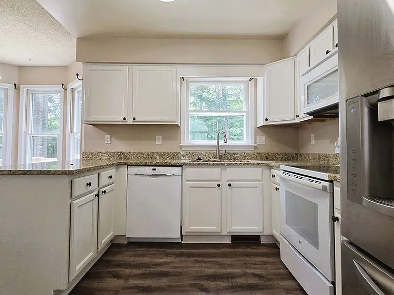 2519 Providence Creek Rd N — Photo 9