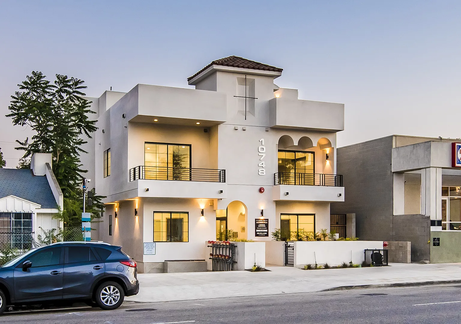 Come home to these Modern Townhouse in Toluca Lake! — Photo 2