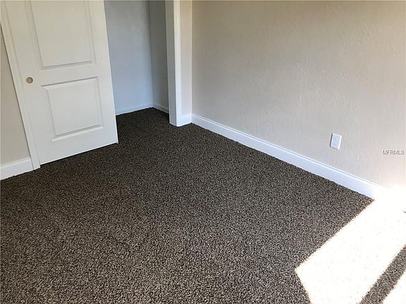 5th image of 703 Oleander Dr SE