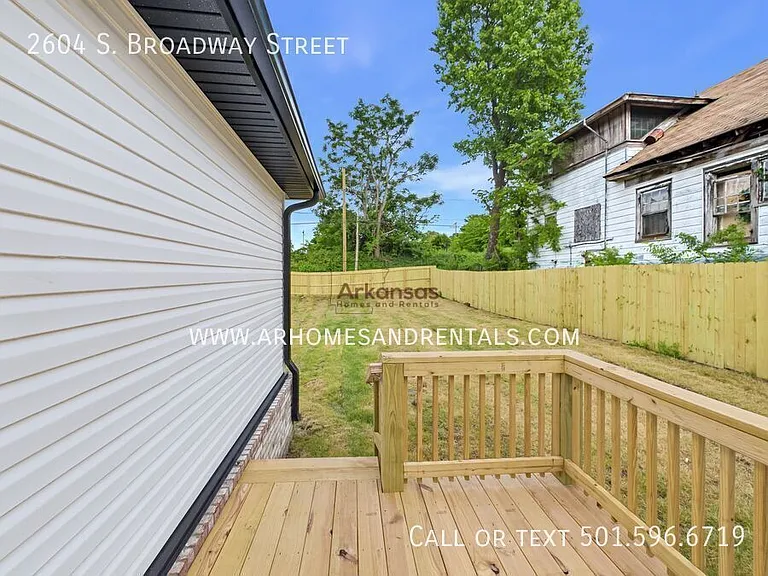 2604 S Broadway St — Photo 14