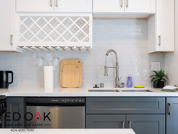 3rd image of 836 N Van Ness Ave #838-1/2
