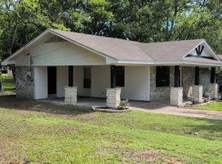 107 Thomas St, Crockett, TX 75835