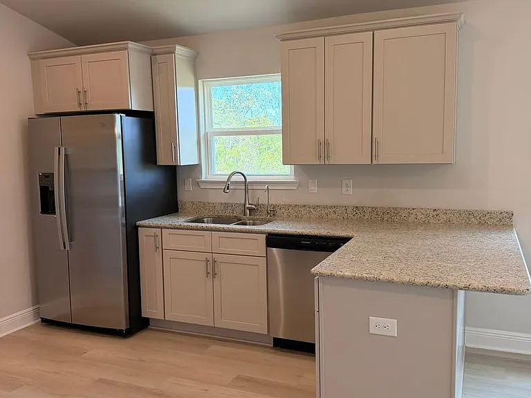 1007 Bayside St — Photo 5