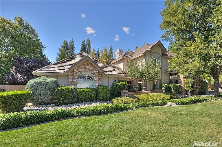 1st image of 1180 Bluffs Pl