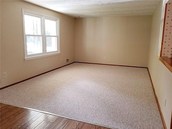 4th image of 32 Maridana Dr