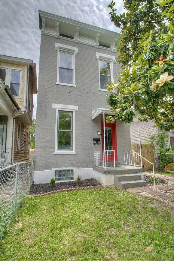 1724 Greenup St photo 1
