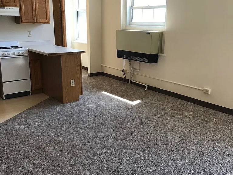 Cass Street Apartments — Photo 23